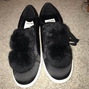J-Slide puffball Black sneakers